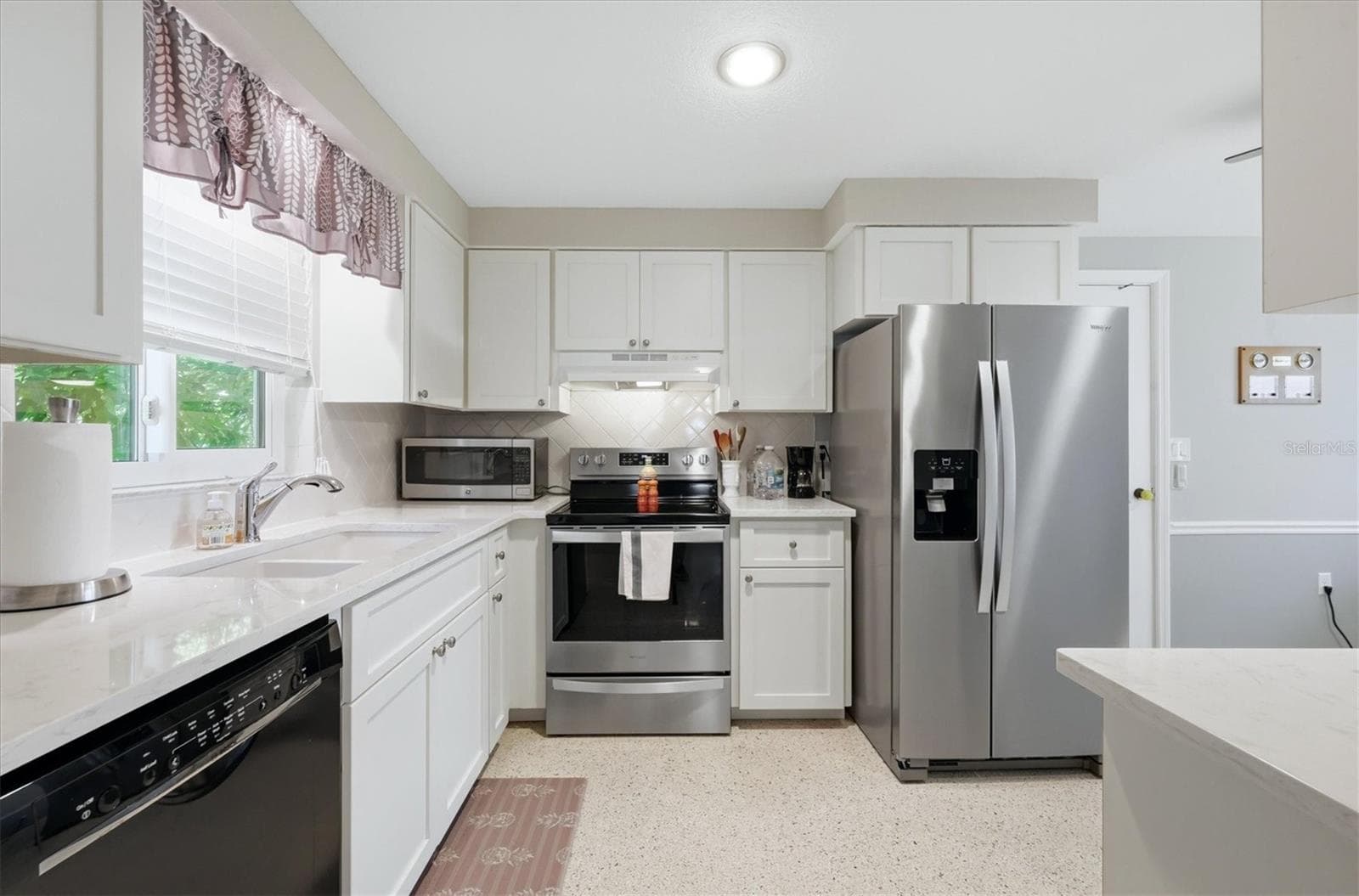 Single Family Residence at 19 OAKWOOD DR N, ENGLEWOOD, photo 6 of 57