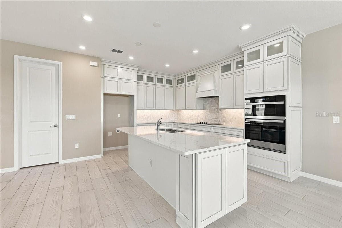 Single Family Residence at 6262 ARGENT WOOD DR, WINTER GARDEN, photo 4 of 47