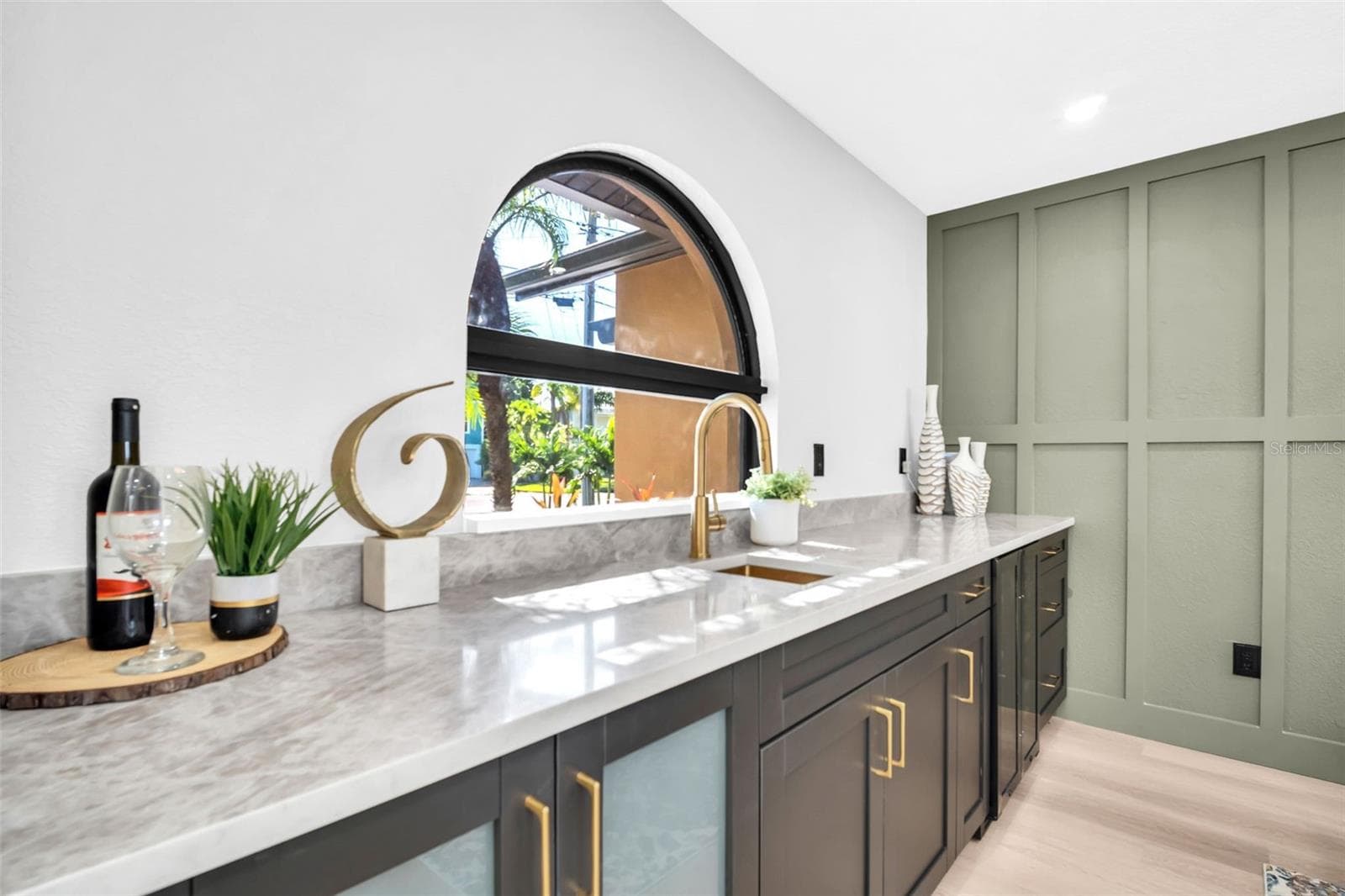 Wet Bar in Dining Room - 15918 REDINGTON DR, REDINGTON BEACH