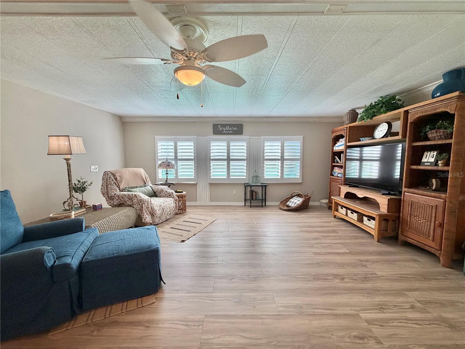 Mobile Home at 107 ROYAL PALM DR, LEESBURG, photo 3 of 60