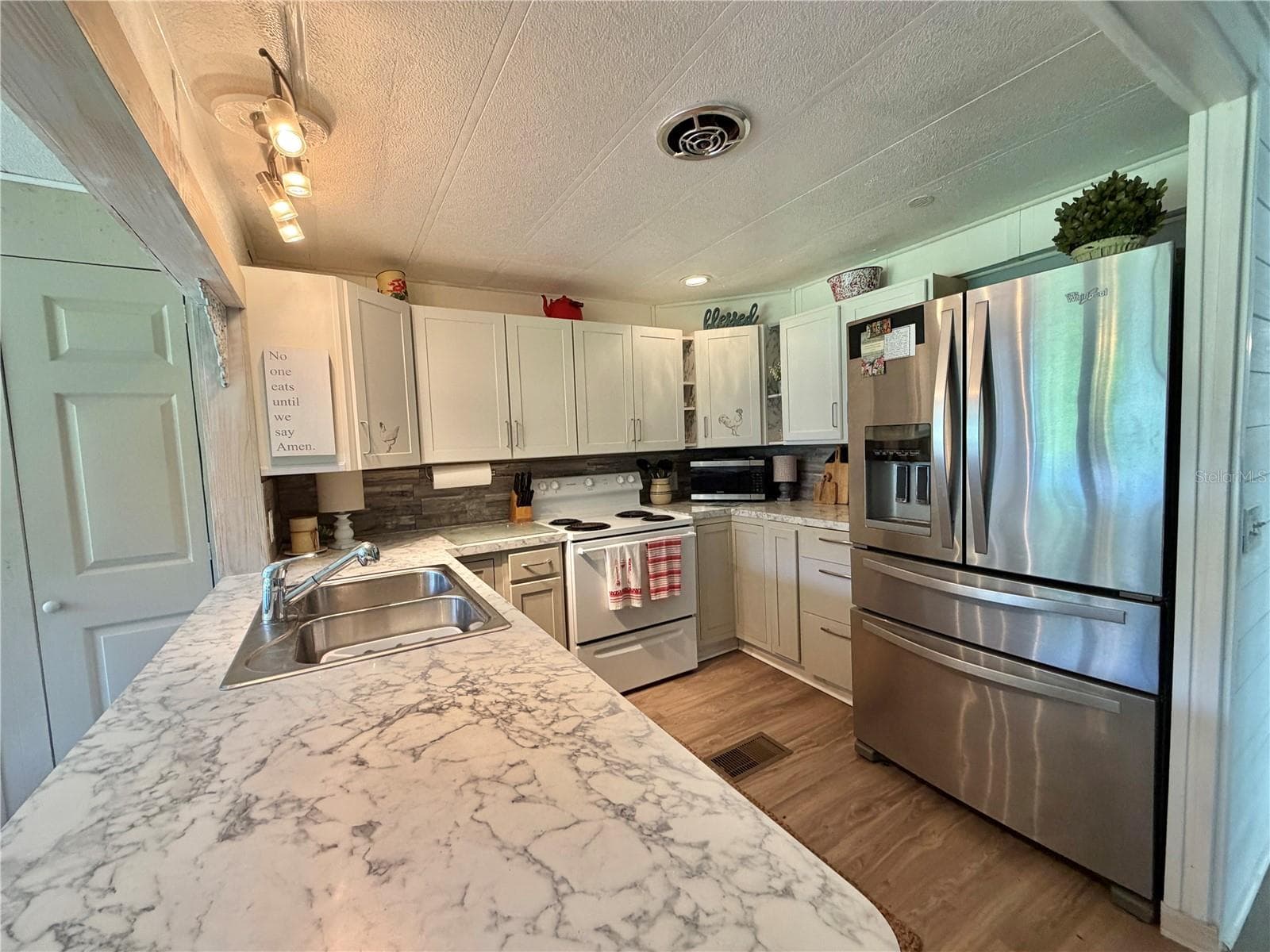 Mobile Home at 107 ROYAL PALM DR, LEESBURG, photo 5 of 60