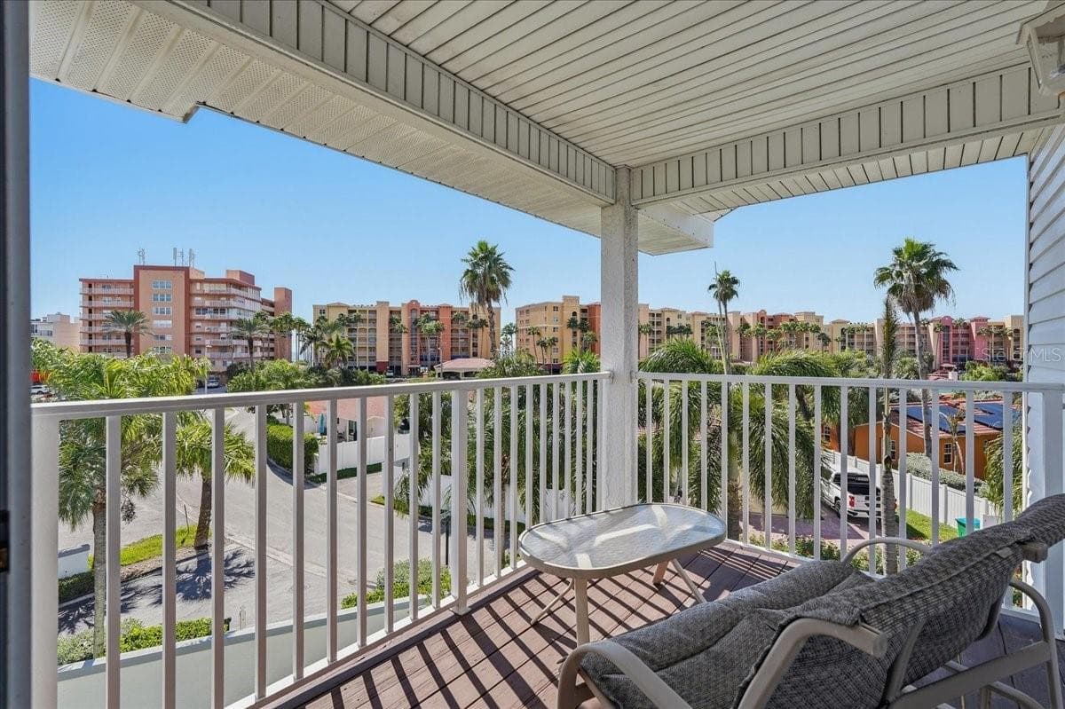 Townhouse at 101 SHOALS CIR, NORTH REDINGTON BEACH, photo 2 of 100