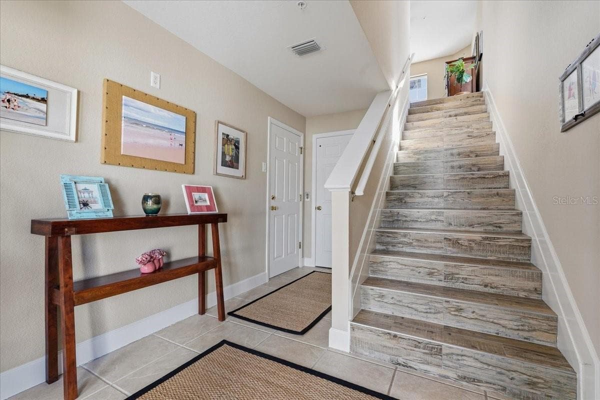 Townhouse at 101 SHOALS CIR, NORTH REDINGTON BEACH, photo 11 of 100