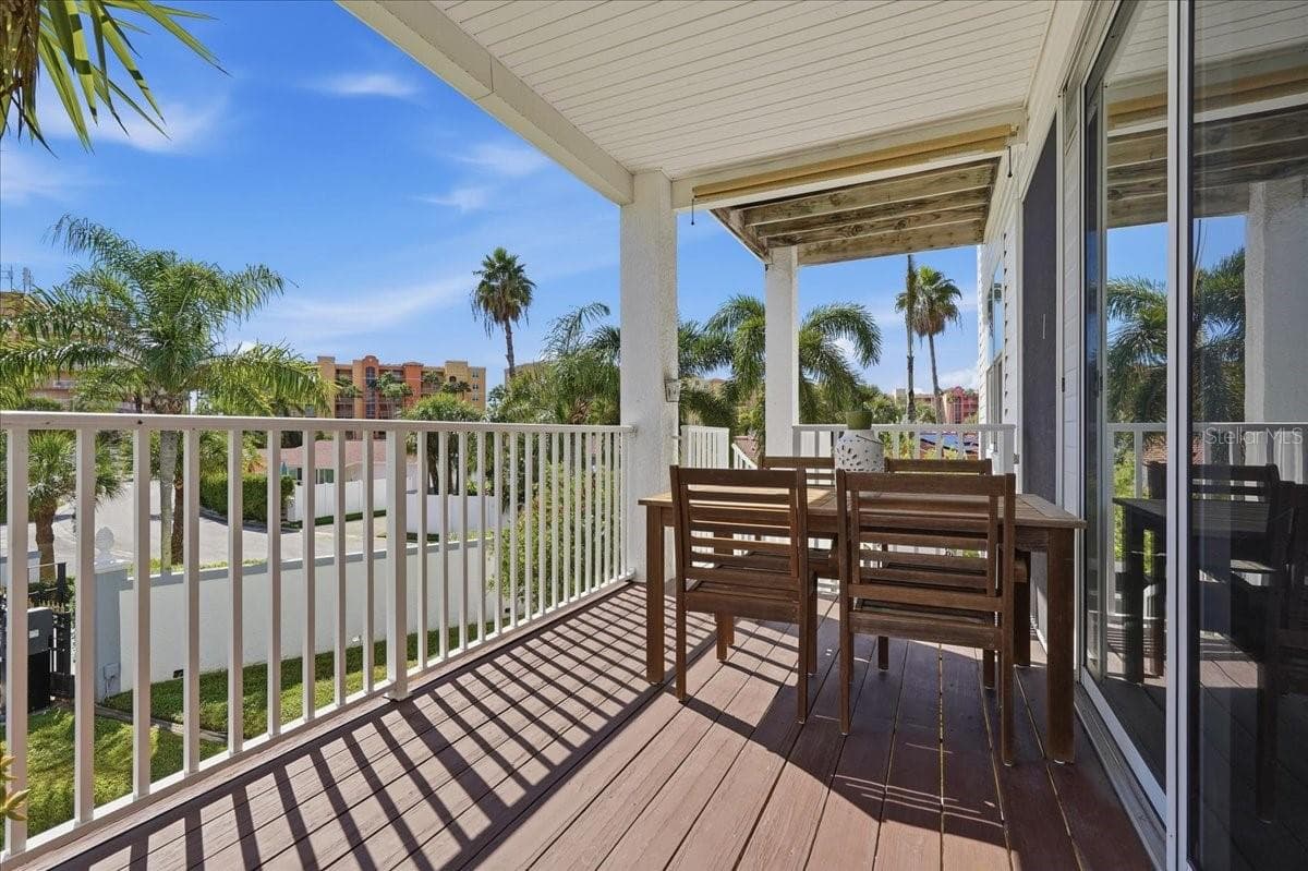 Townhouse at 101 SHOALS CIR, NORTH REDINGTON BEACH, photo 18 of 100
