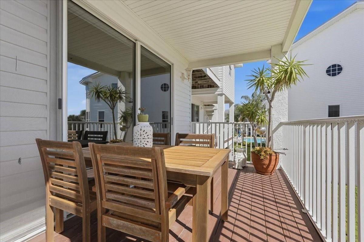 Townhouse at 101 SHOALS CIR, NORTH REDINGTON BEACH, photo 19 of 100