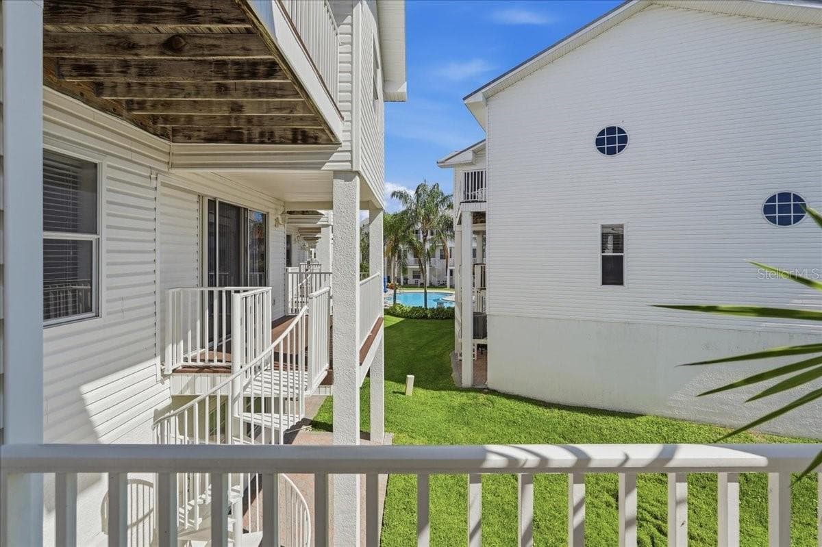 Townhouse at 101 SHOALS CIR, NORTH REDINGTON BEACH, photo 20 of 100