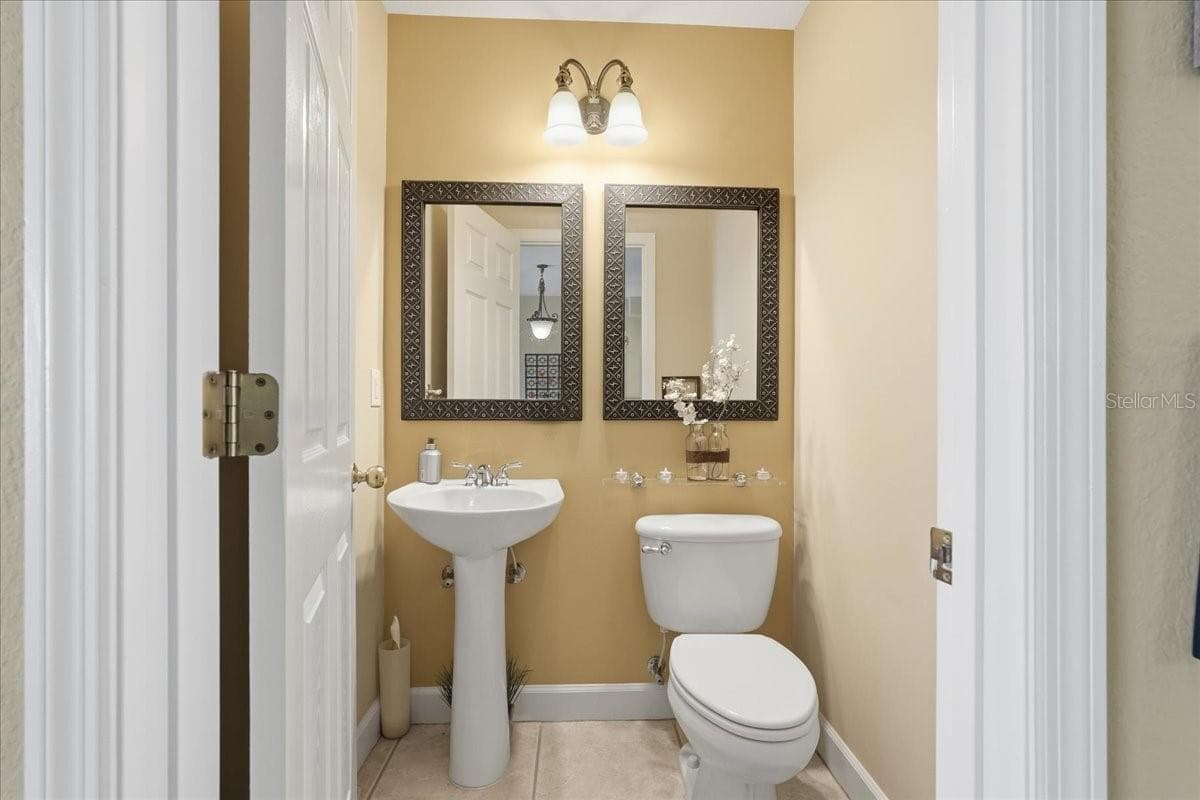 Townhouse at 101 SHOALS CIR, NORTH REDINGTON BEACH, photo 24 of 100