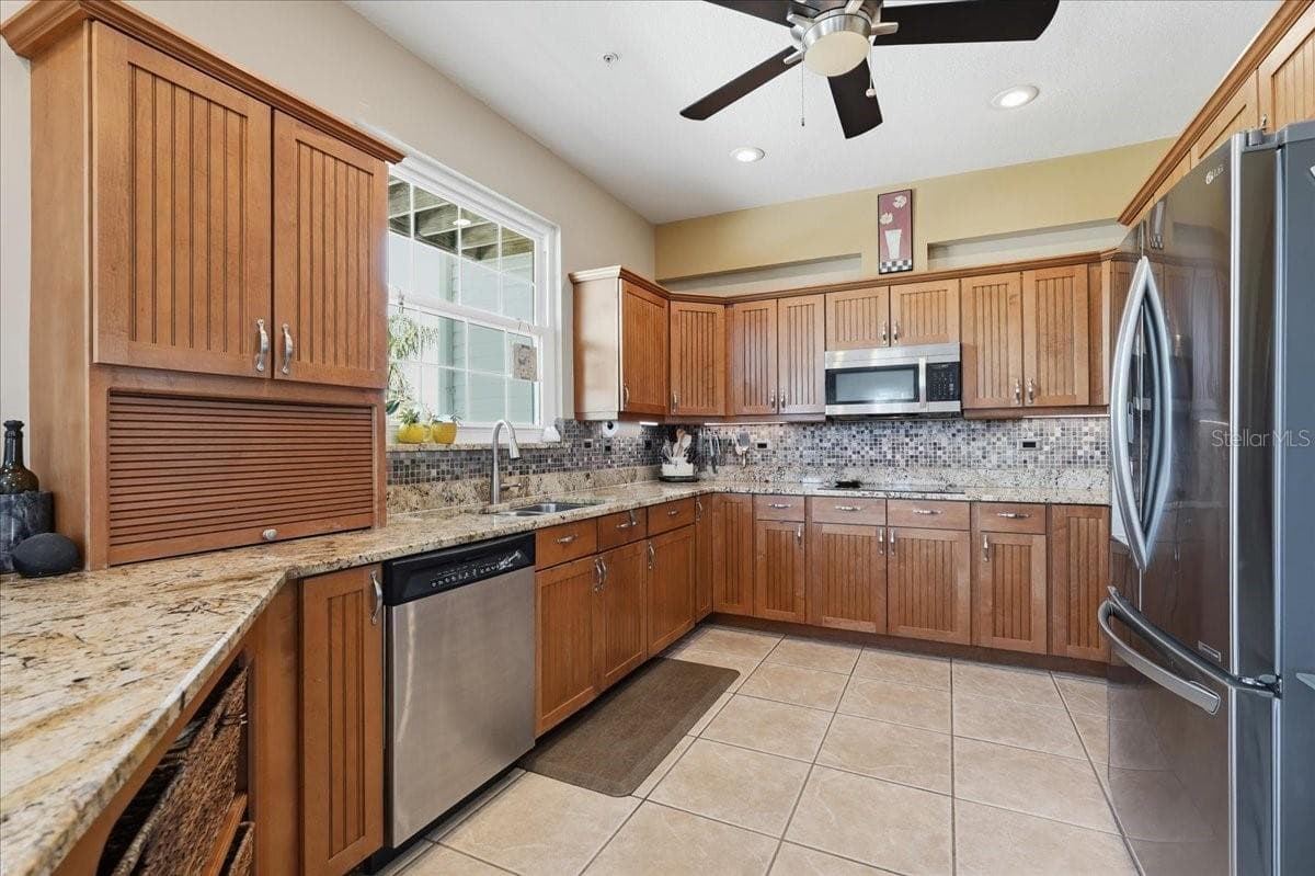 Townhouse at 101 SHOALS CIR, NORTH REDINGTON BEACH, photo 27 of 100