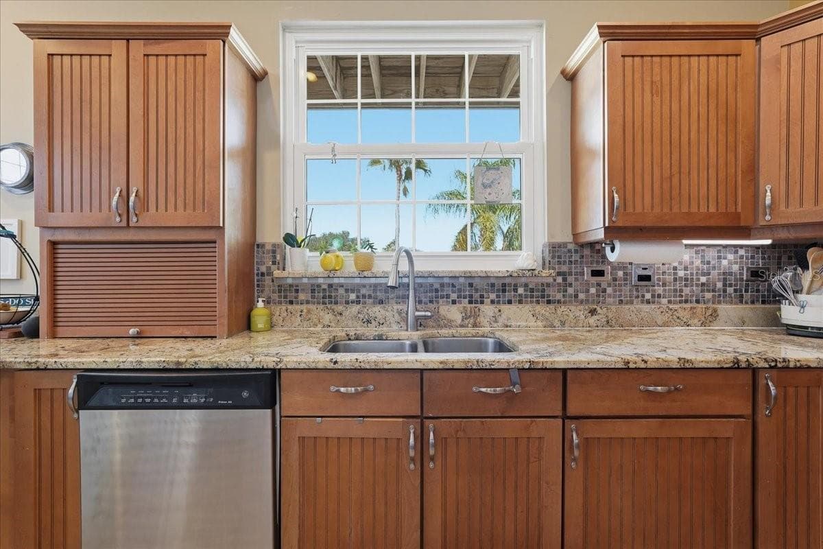 Townhouse at 101 SHOALS CIR, NORTH REDINGTON BEACH, photo 29 of 100