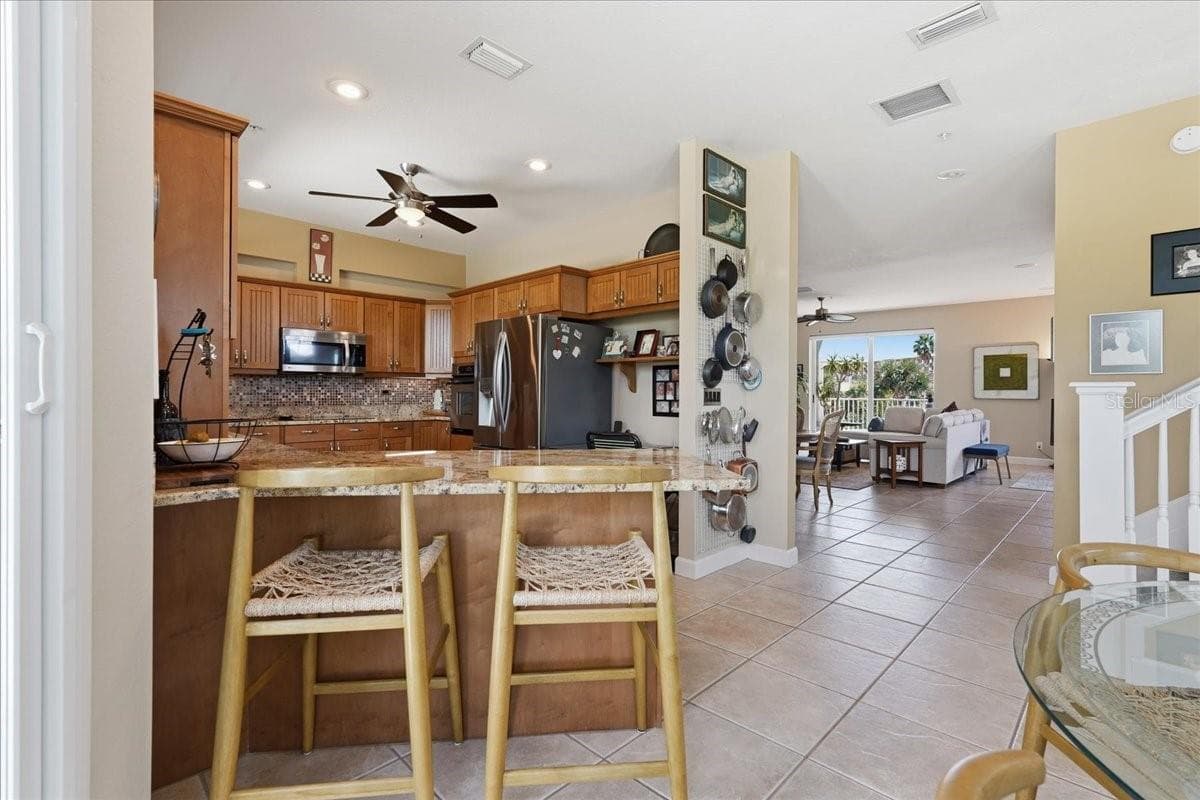 Townhouse at 101 SHOALS CIR, NORTH REDINGTON BEACH, photo 33 of 100