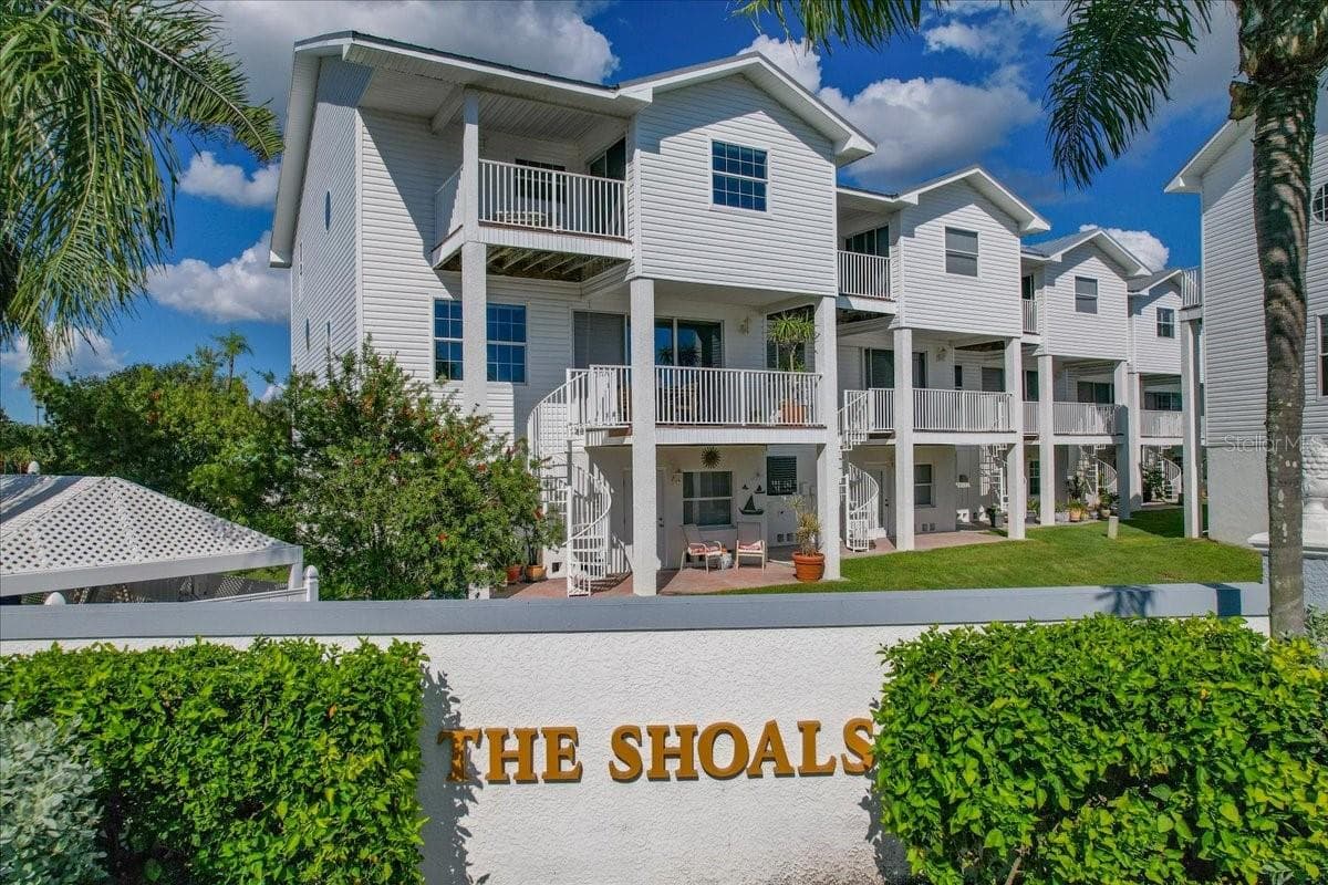 Townhouse at 101 SHOALS CIR, NORTH REDINGTON BEACH, photo 75 of 100