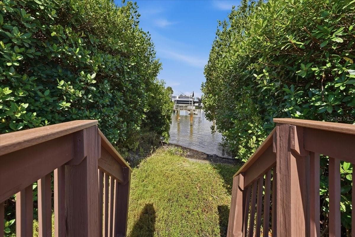 Townhouse at 101 SHOALS CIR, NORTH REDINGTON BEACH, photo 81 of 100