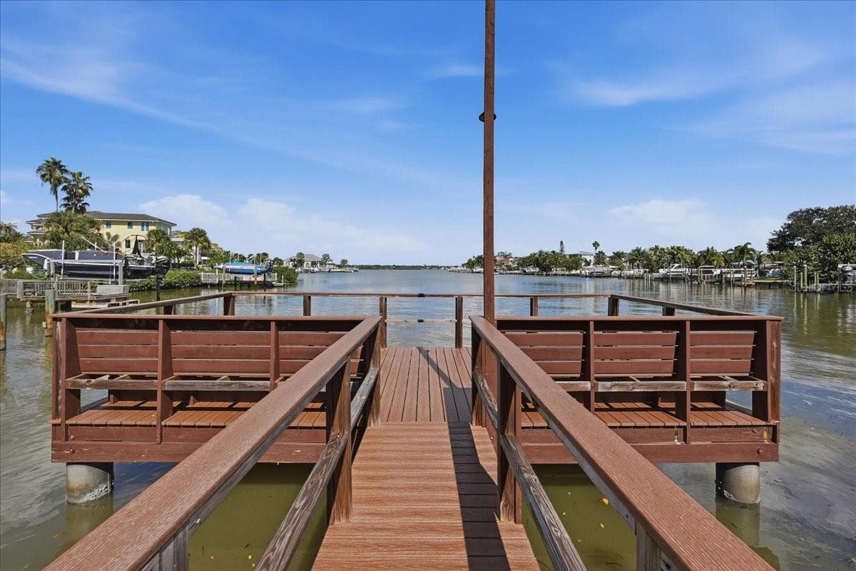 Townhouse at 101 SHOALS CIR, NORTH REDINGTON BEACH, photo 82 of 100