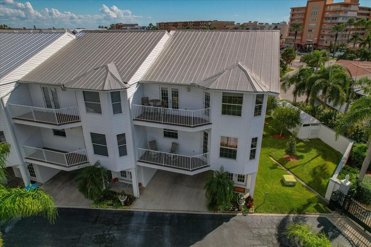 Townhouse at 101 SHOALS CIR, NORTH REDINGTON BEACH, photo 86 of 100