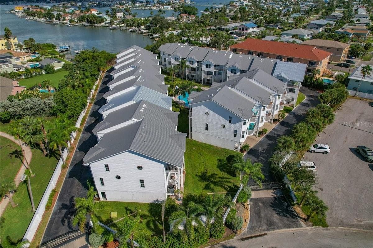 Townhouse at 101 SHOALS CIR, NORTH REDINGTON BEACH, photo 87 of 100
