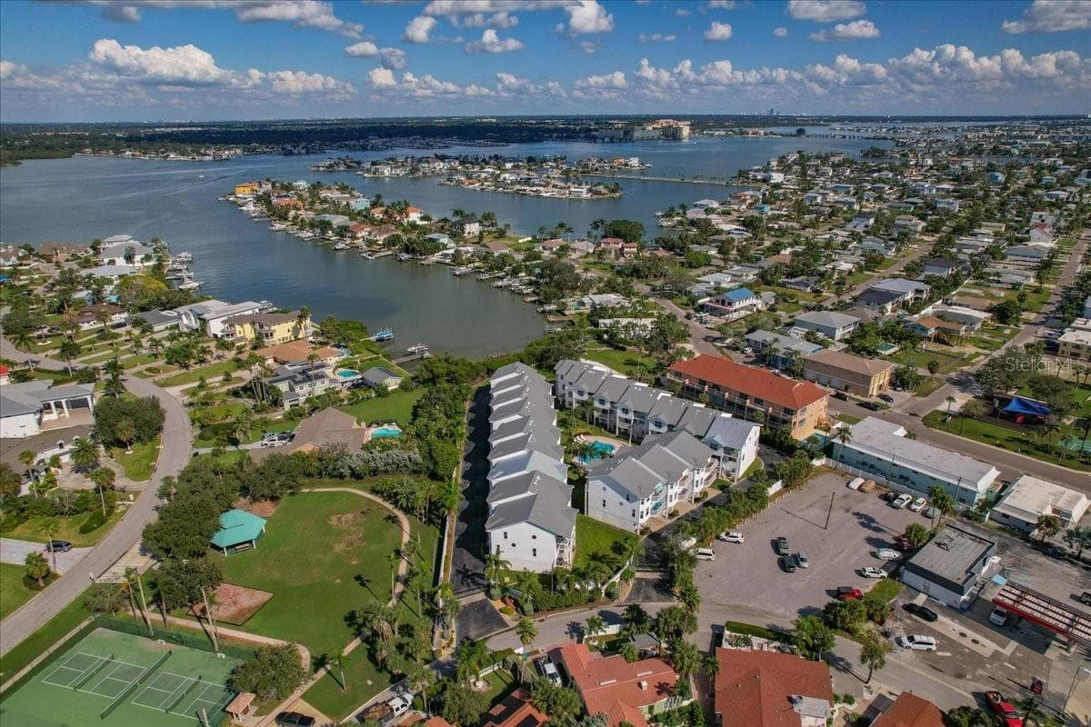 Townhouse at 101 SHOALS CIR, NORTH REDINGTON BEACH, photo 93 of 100