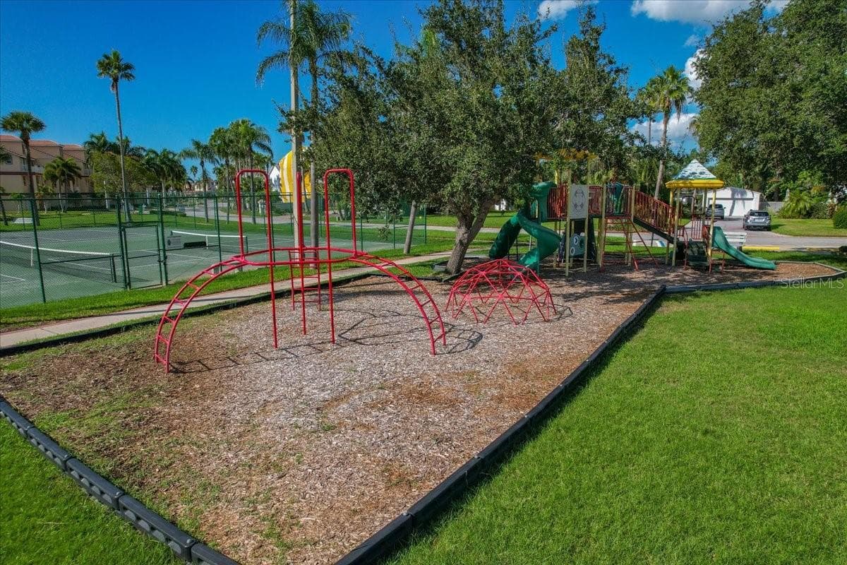 Townhouse at 101 SHOALS CIR, NORTH REDINGTON BEACH, photo 98 of 100