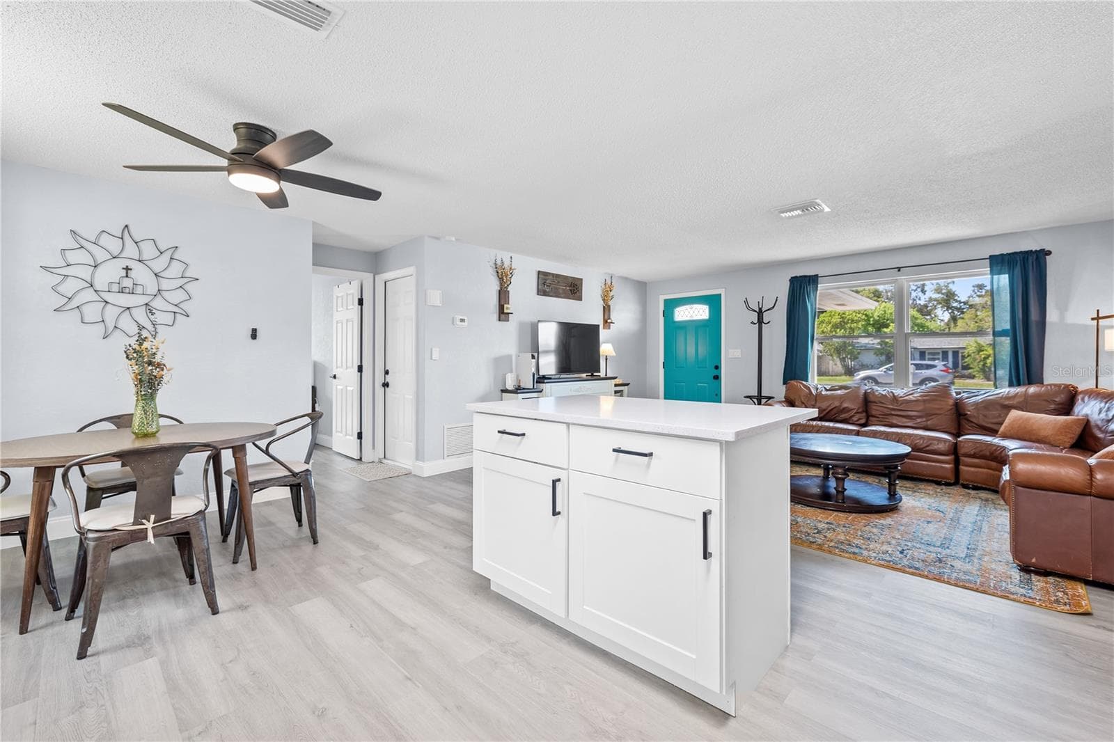 Single Family Residence at 1486 CAROLYN LN, CLEARWATER, photo 5 of 32