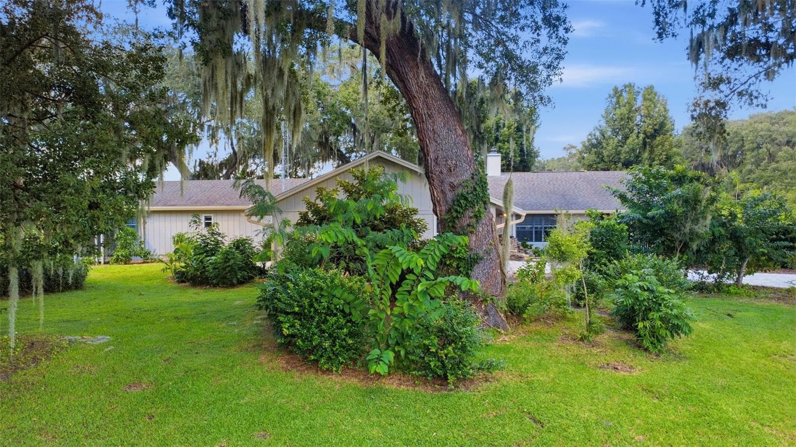 Main house - 41520 CHARM LAKE DR, UMATILLA