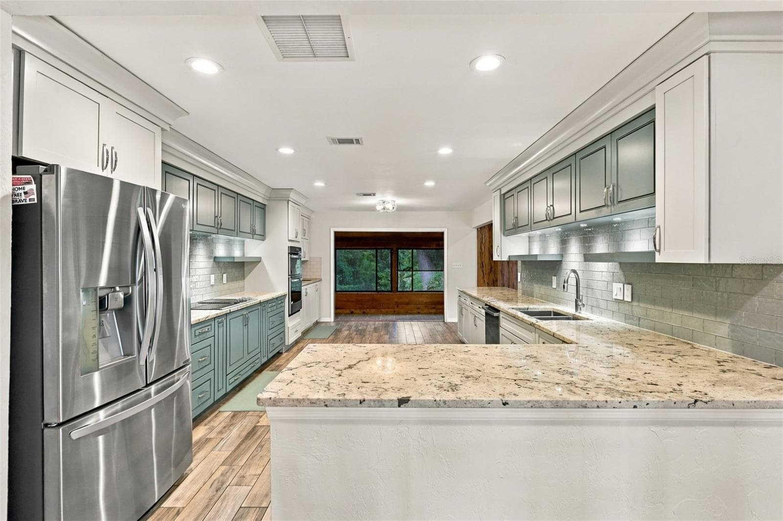Main Kitchen Main house - 41520 CHARM LAKE DR, UMATILLA