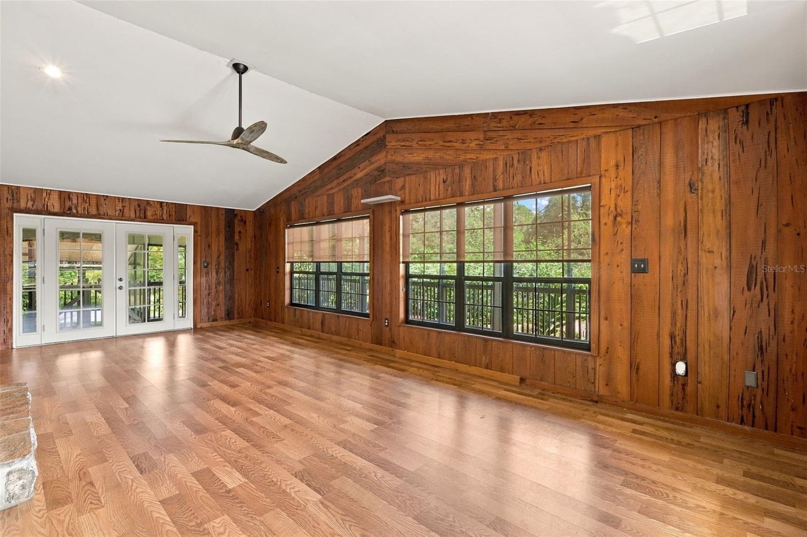 Main House - 41520 CHARM LAKE DR, UMATILLA