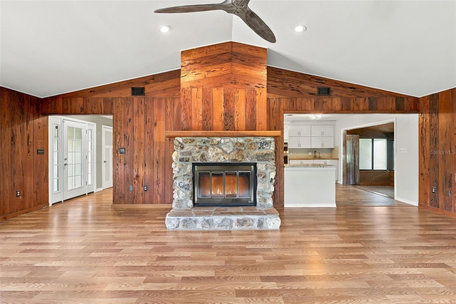 Main House - 41520 CHARM LAKE DR, UMATILLA