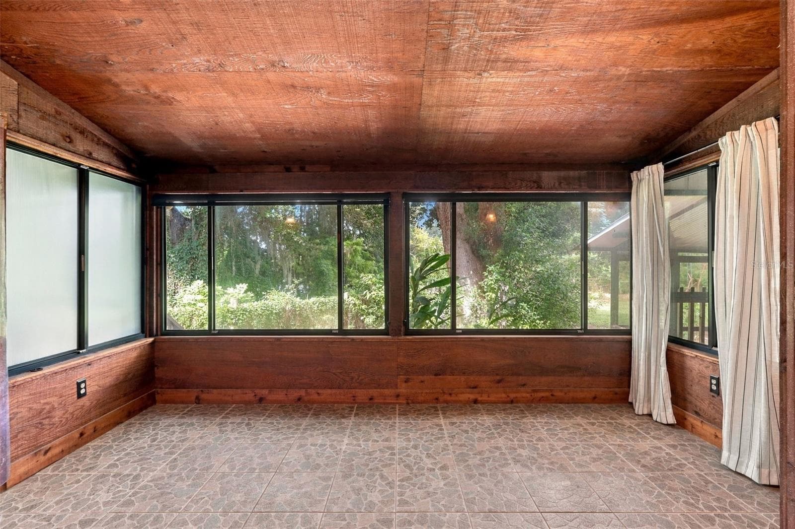 Main House - 41520 CHARM LAKE DR, UMATILLA