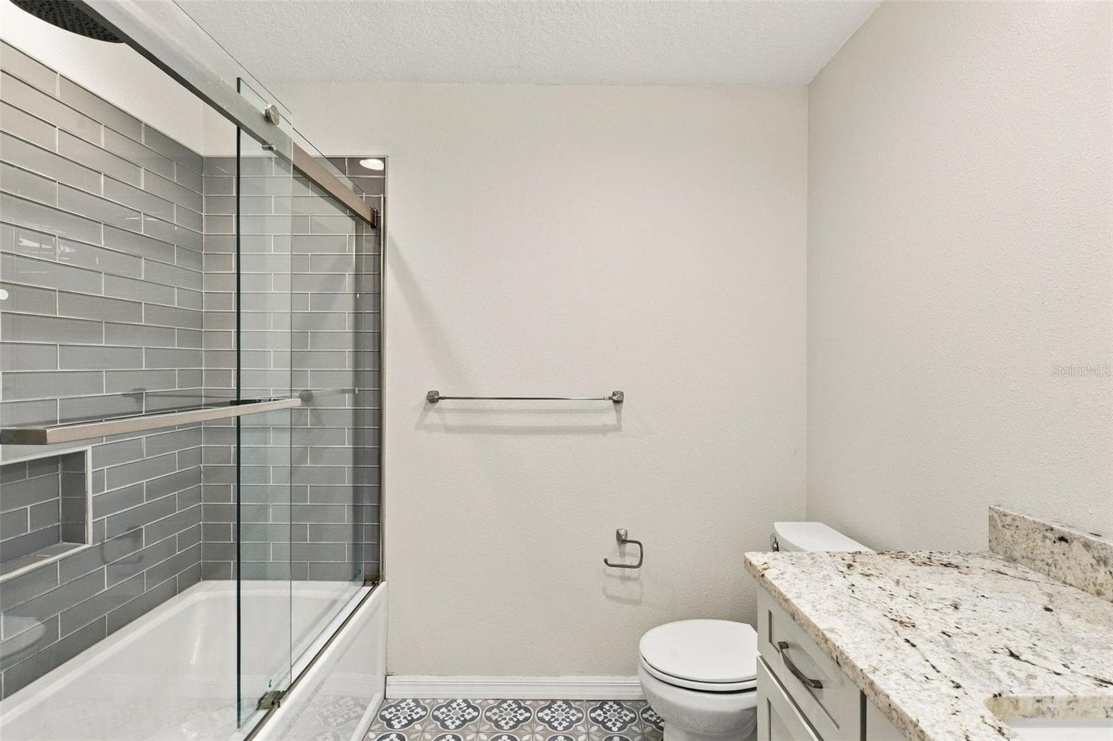 Main house Hall Bath - 41520 CHARM LAKE DR, UMATILLA