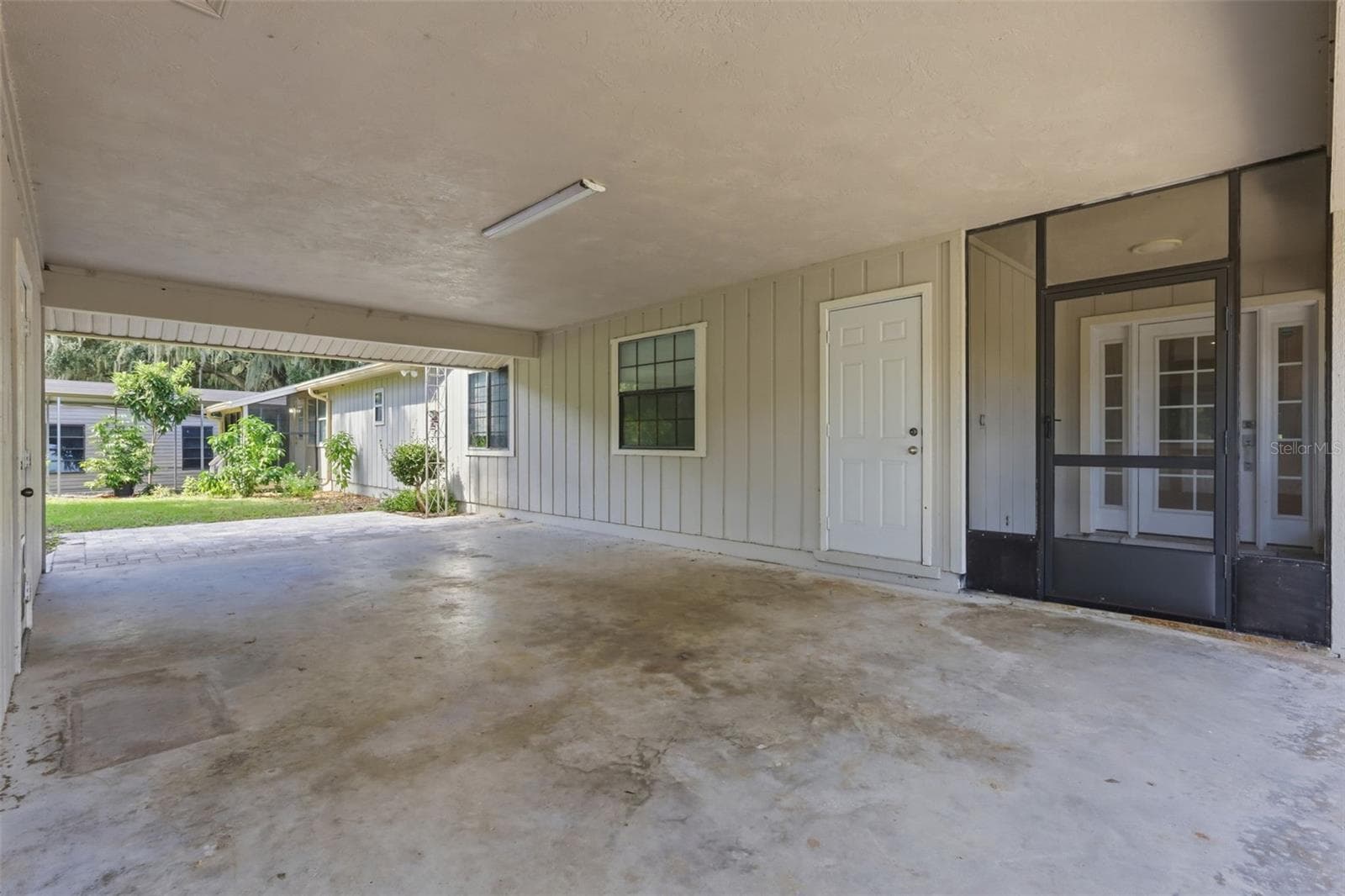 Main House - 41520 CHARM LAKE DR, UMATILLA