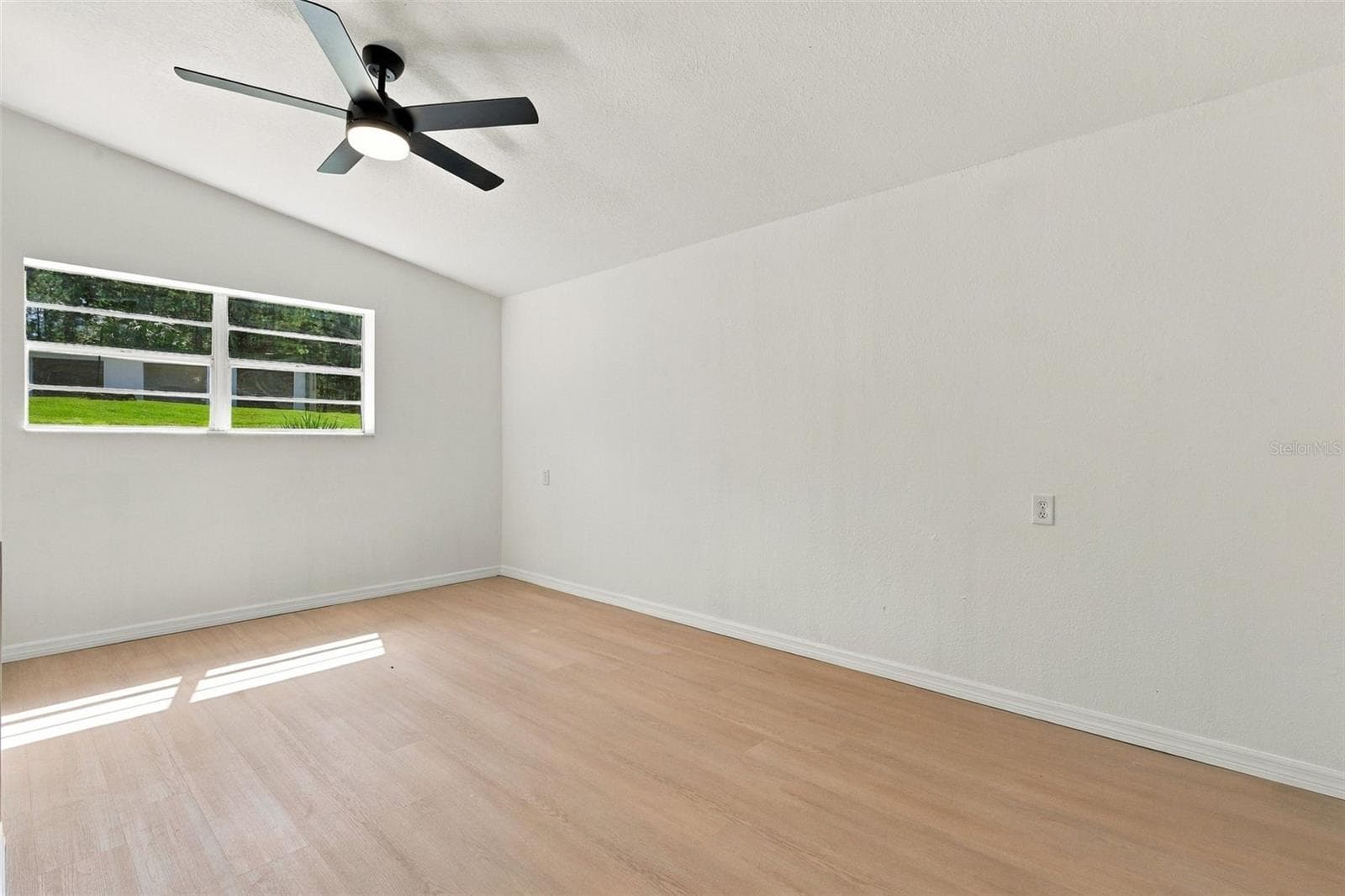 Guest House - 41520 CHARM LAKE DR, UMATILLA