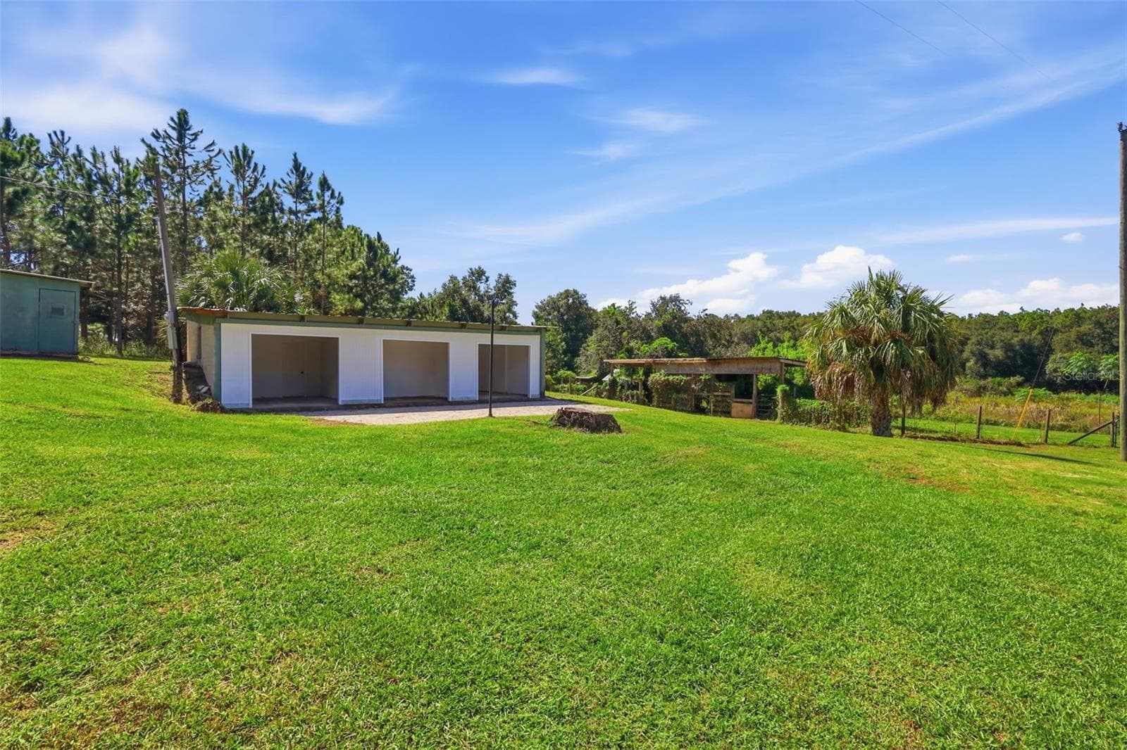 Workshop/garage - 41520 CHARM LAKE DR, UMATILLA