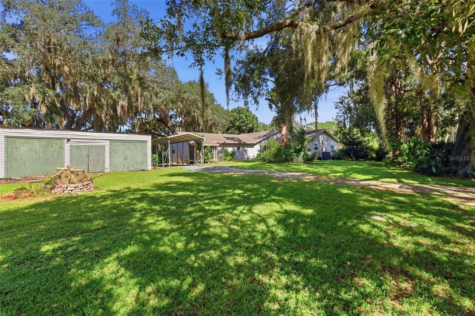 Main house - 41520 CHARM LAKE DR, UMATILLA