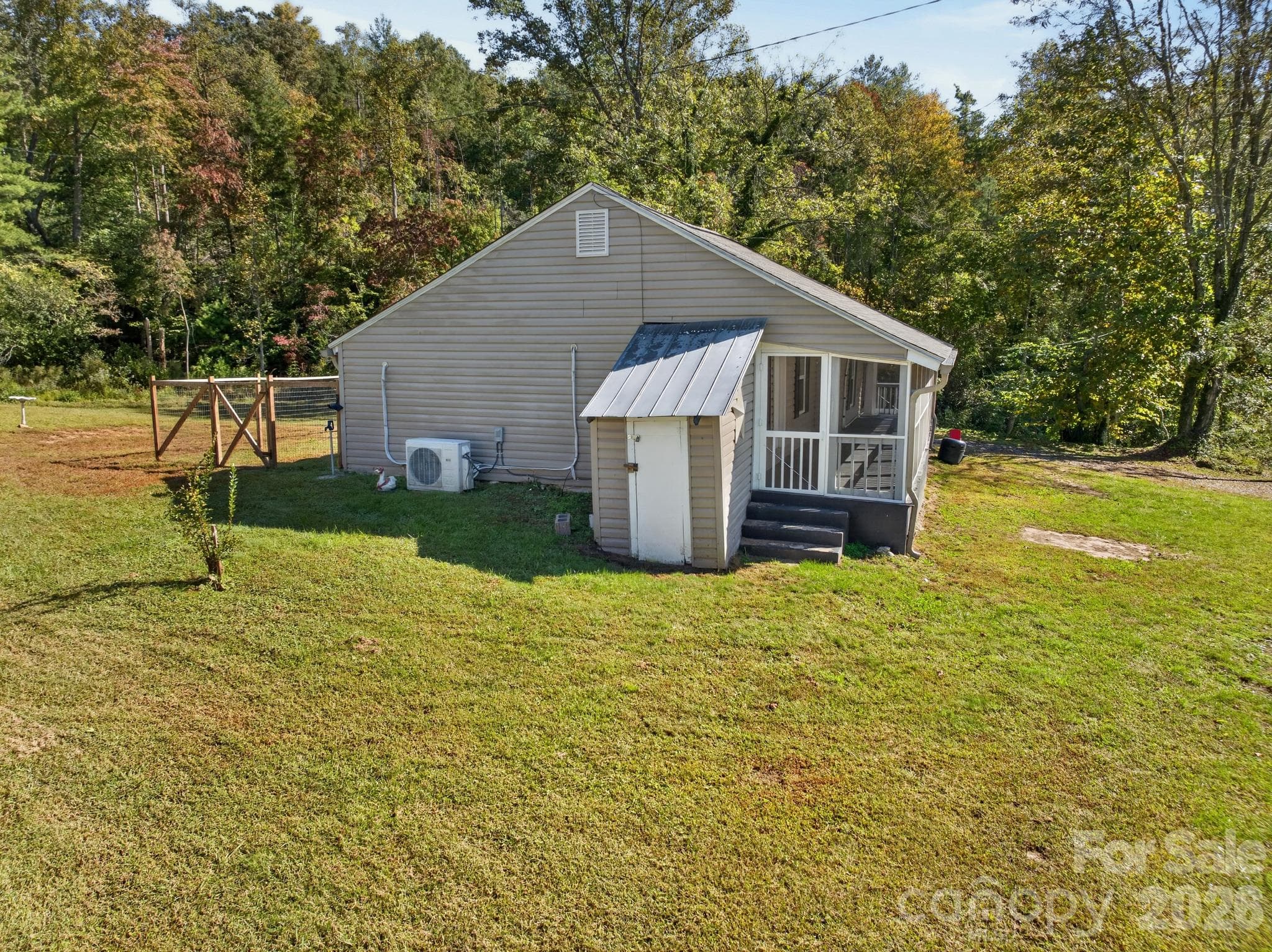 Single Family Residence at 2805 H T Road, Lenoir, photo 6 of 38