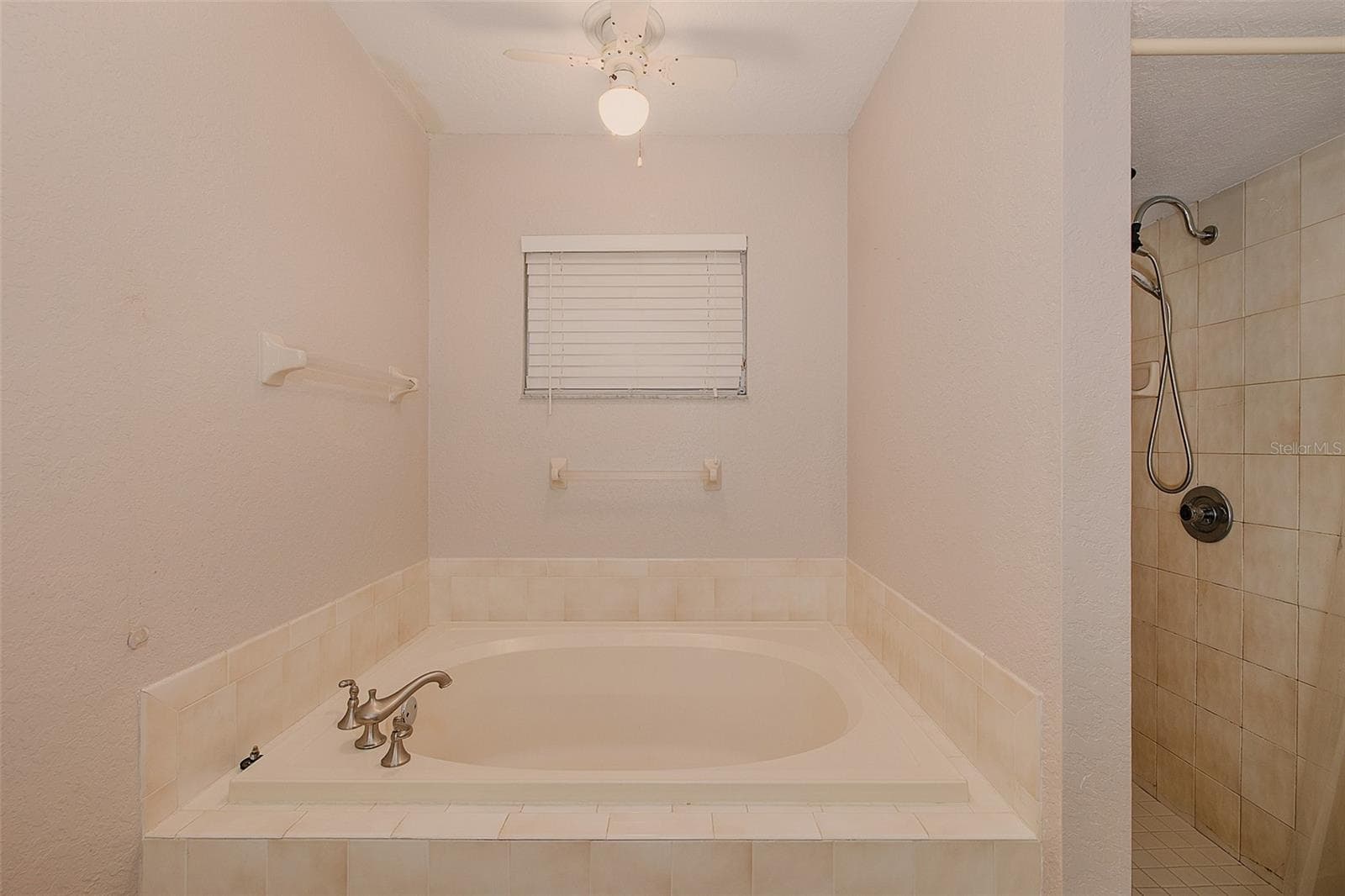 Garden tub - 4622 SAWGRASS BLVD, NEW PORT RICHEY