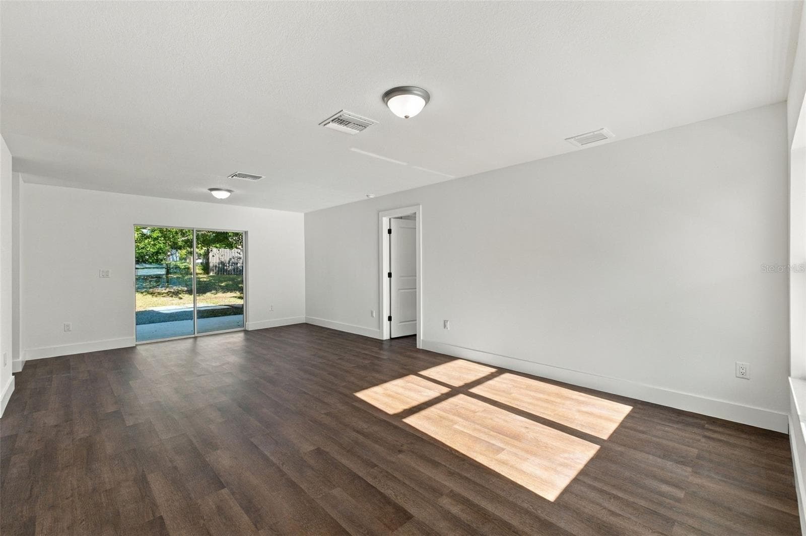Single Family Residence at 5065 BROMLEY AVE, SPRING HILL, photo 5 of 28