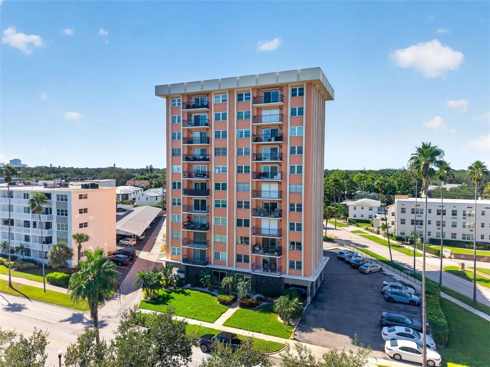 1120 N SHORE DR NE #502
