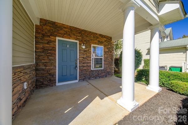 Single Family Residence at 13325 Pontchatrain Avenue, Charlotte, photo 2 of 19