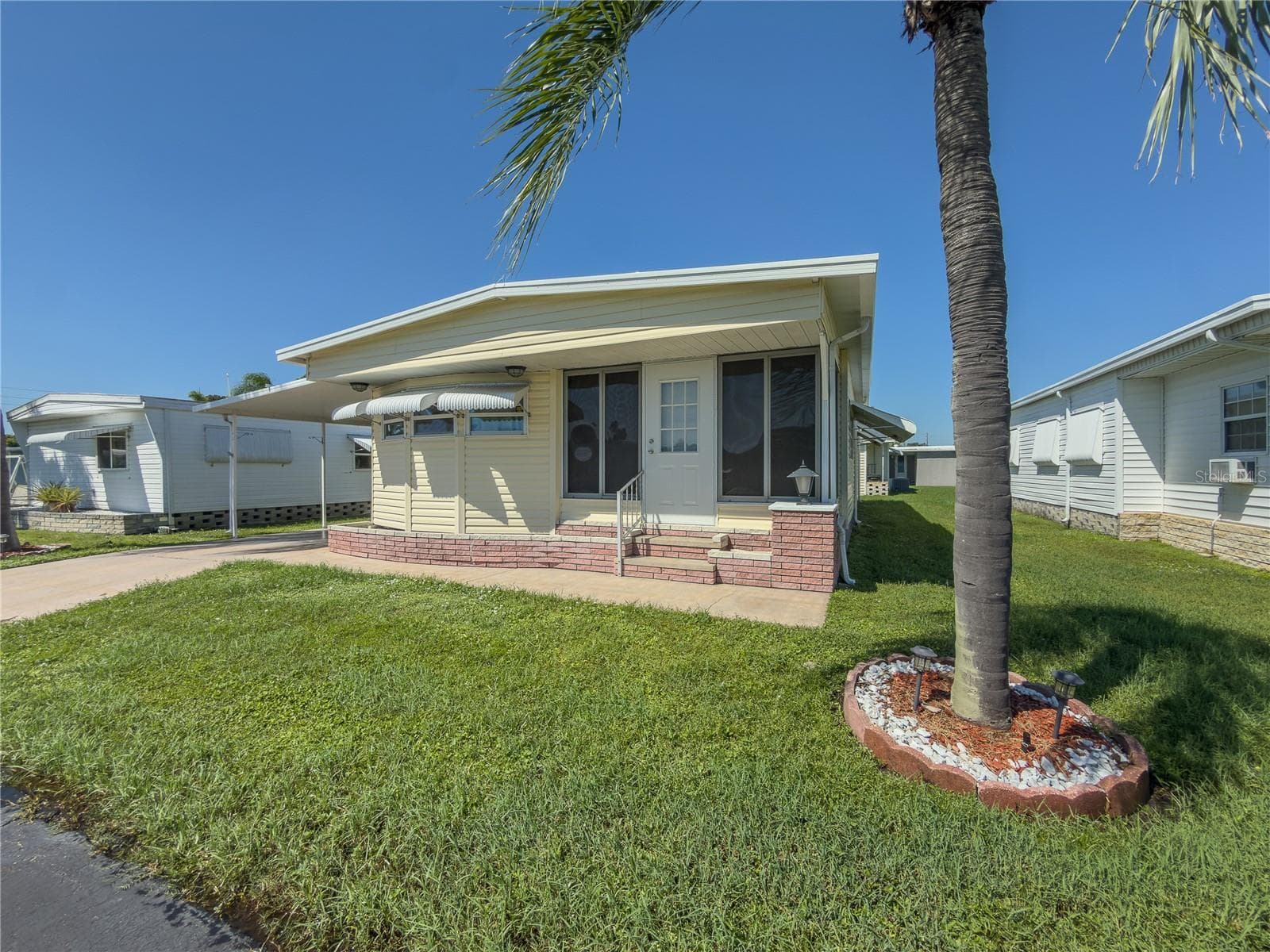Mobile Home at 603 CYPRUS CT, BRADENTON, photo 2 of 34