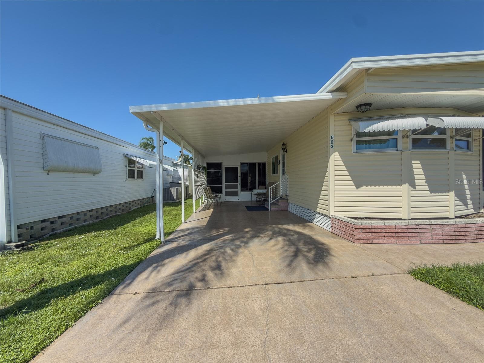 Mobile Home at 603 CYPRUS CT, BRADENTON, photo 4 of 34