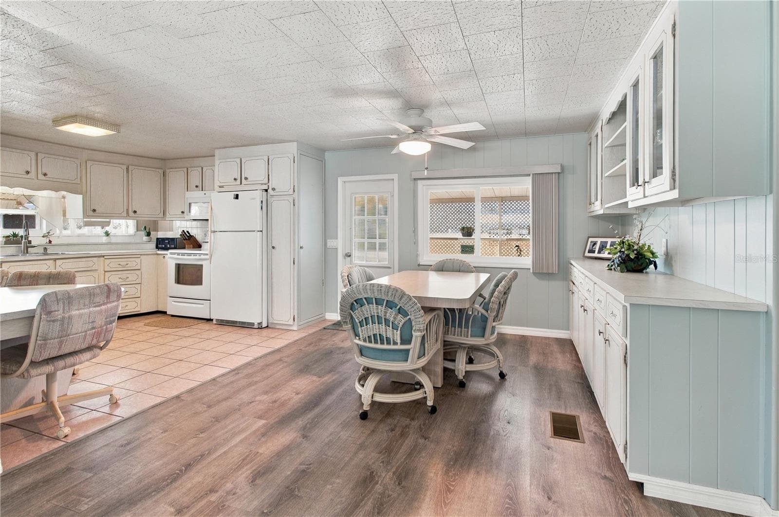 Mobile Home at 603 CYPRUS CT, BRADENTON, photo 8 of 34