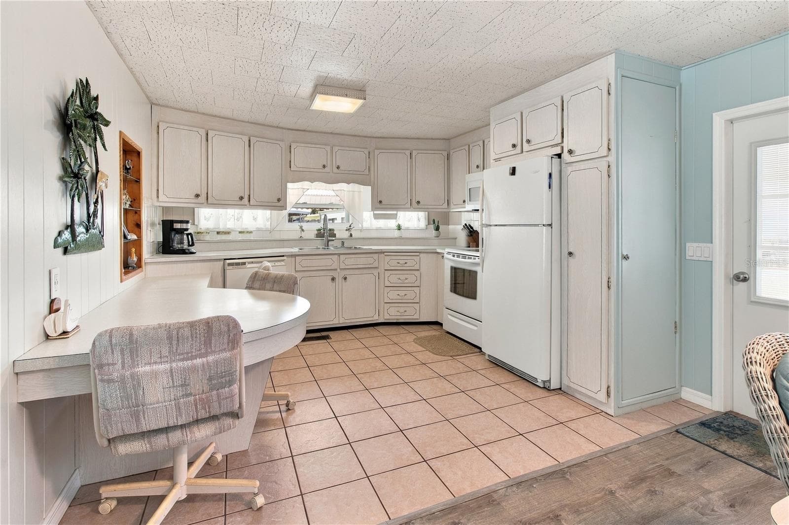 Mobile Home at 603 CYPRUS CT, BRADENTON, photo 9 of 34