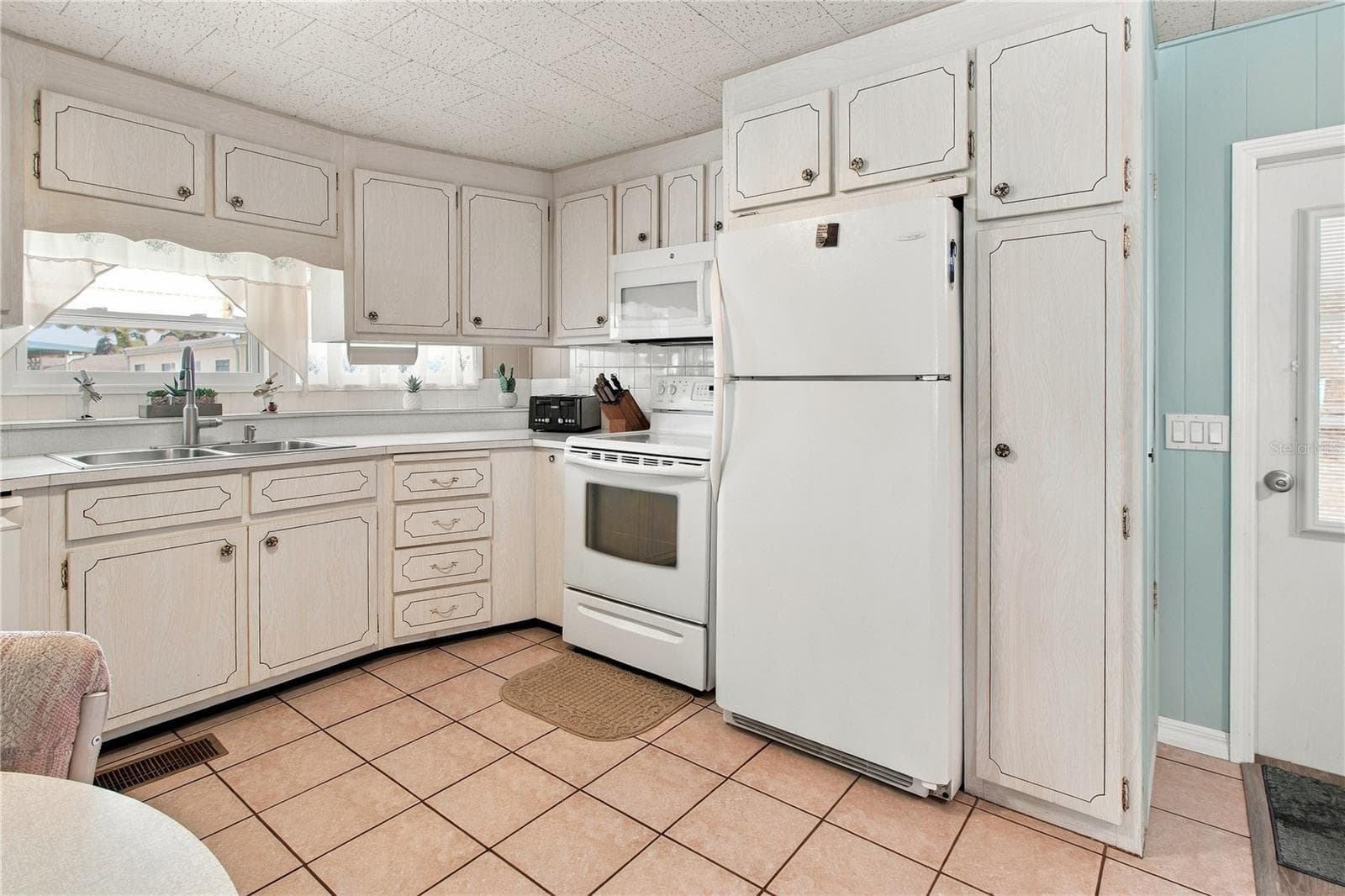 Mobile Home at 603 CYPRUS CT, BRADENTON, photo 10 of 34