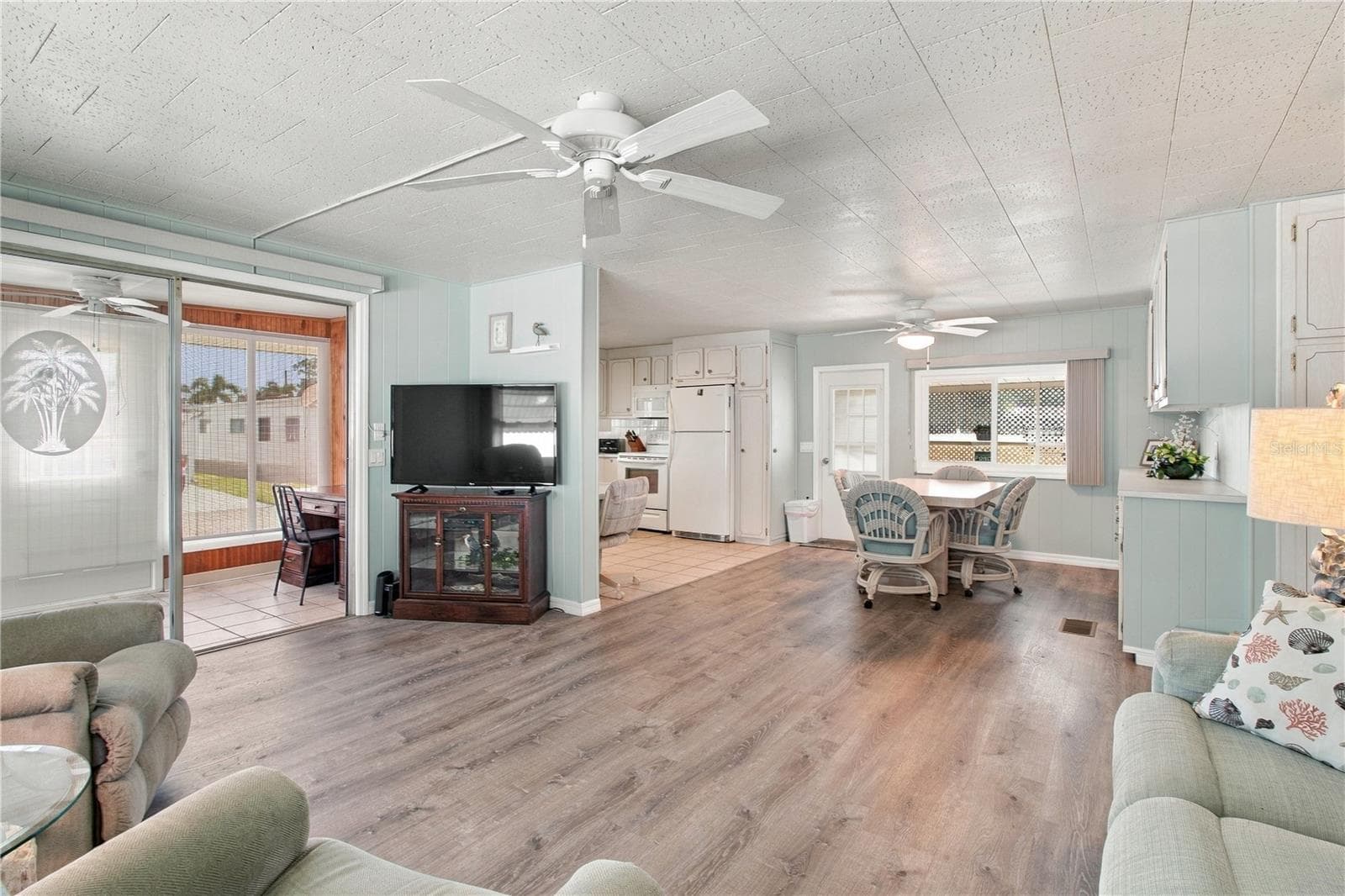 Mobile Home at 603 CYPRUS CT, BRADENTON, photo 14 of 34