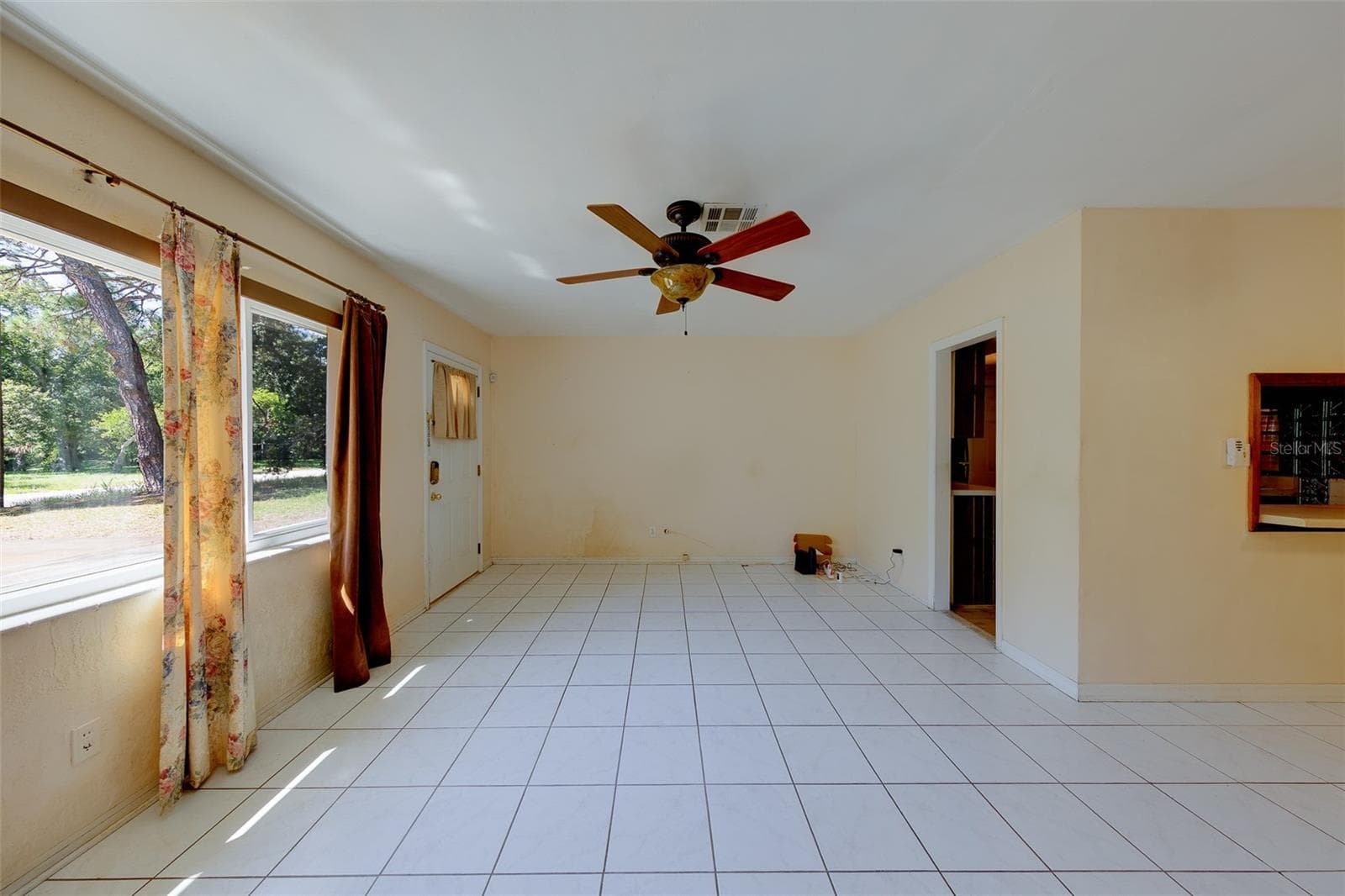 Single Family Residence at 811 69TH AVE S, ST PETERSBURG, photo 4 of 40