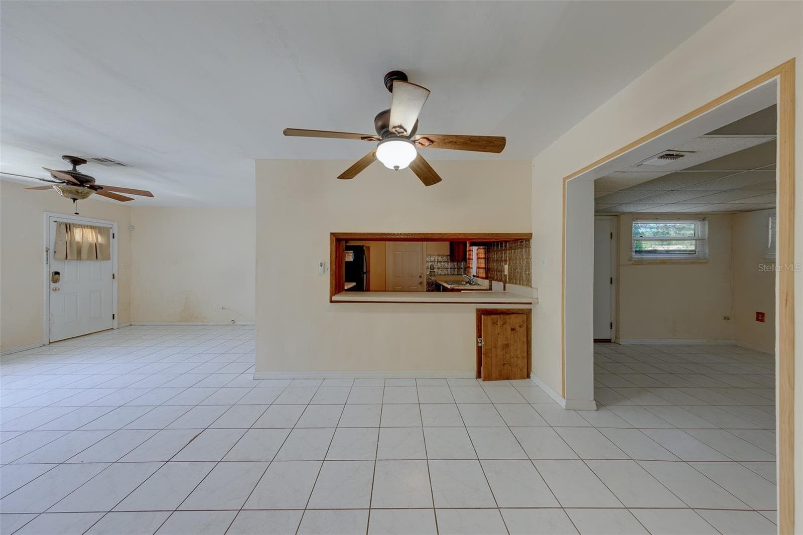Single Family Residence at 811 69TH AVE S, ST PETERSBURG, photo 7 of 40