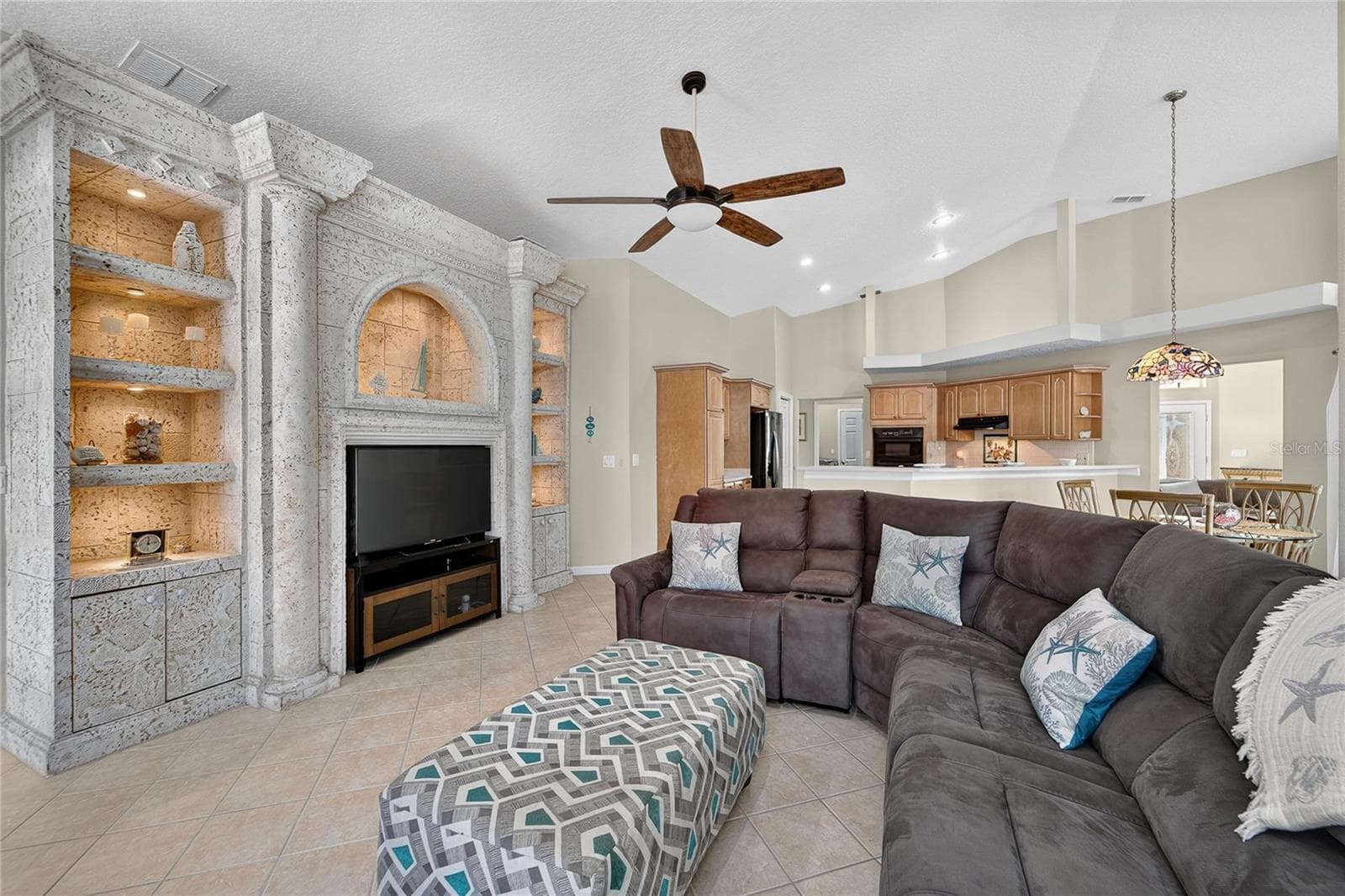 Family room - 28329 LINDENHURST DR, WESLEY CHAPEL
