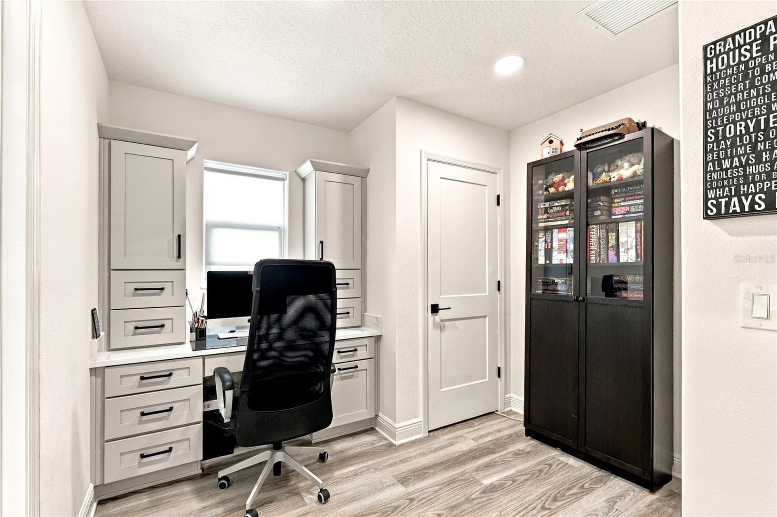 Pantry Room - Can be used as prep area or office space - 614 LAKE CREEK CIR, THE VILLAGES