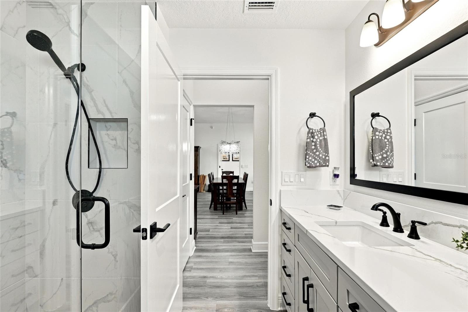 Bedroom 3 Guest Bathroom - 614 LAKE CREEK CIR, THE VILLAGES