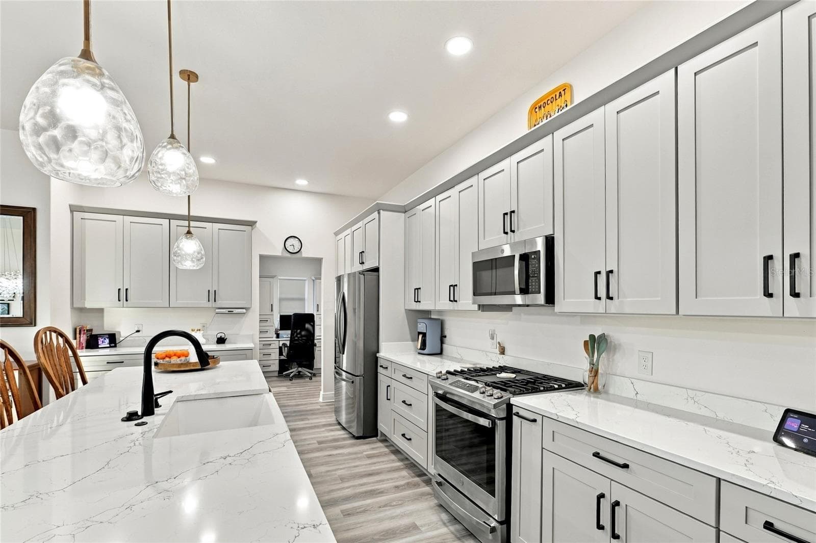 Kitchen toward Flex room (Office, Butler's Pantry etc.) - 614 LAKE CREEK CIR, THE VILLAGES