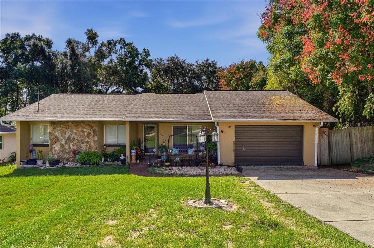 1004 JOAN AVE